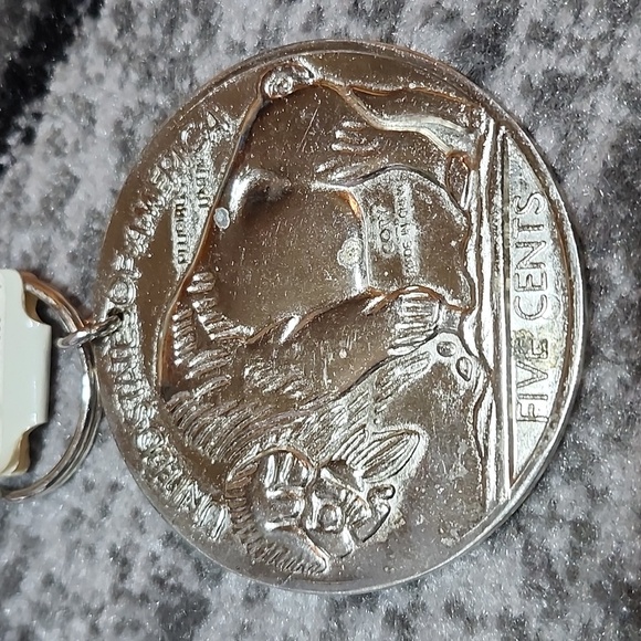 VINTAGE OVERSIZED REPLICA METAL 1935 BUFFALO NICKEL COIN KEYCHAIN UNISEX NOVELTY - Picture 7 of 10